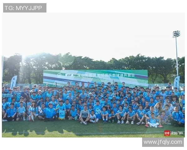 足球巨星克洛泽亲临深圳与球迷互动引发热烈反响