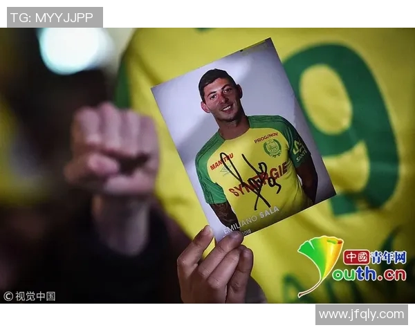 足球明星为何频频选择不乘飞机出行背后的原因与影响分析 足球明星为何频频选择不乘飞机出行背后的原因与影响分析